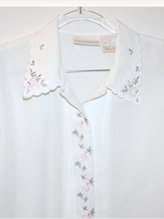 christie & jill Tops - White Floral Embroidered Blouse Christie & Jill Sz 8 Short Sleeve Vintage Top